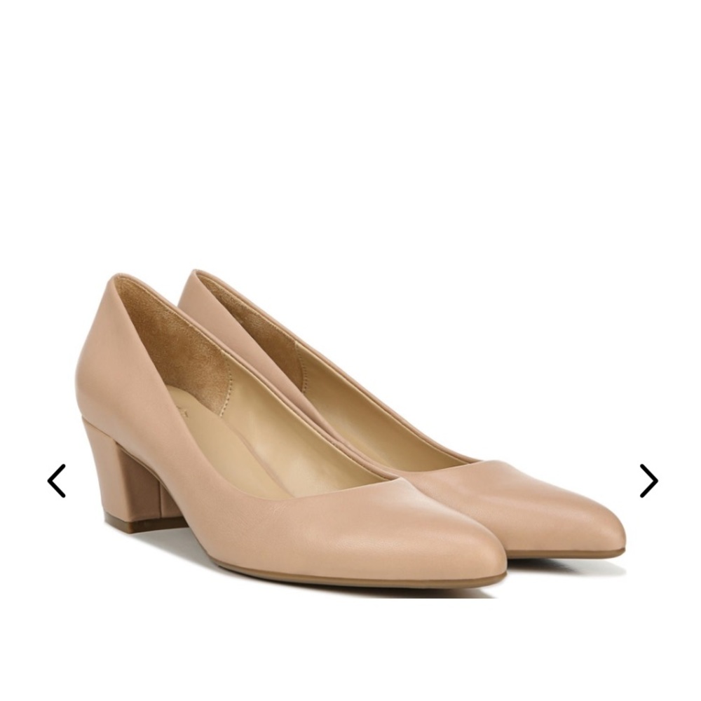 Naturalizer Carmen Pump
